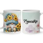 Névvel kérhető - Napraforgós manó kosárral mintás bögre