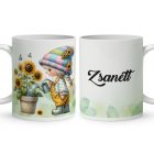 Névvel kérhető - Locsolós napraforgós manó lány mintás bögre