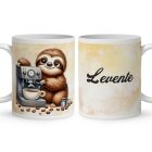 Névvel kérhető - Kávés lajhár és a laptop mintás bögre