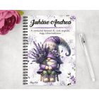 Személyre szabható - Levendulás manó egy csokorral mintás füzet