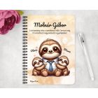 Személyre szabható - Cuki lajhár Nyakkendős Apa és két gyerek mintás füzet