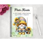 Személyre szabható - Szép szemű hintázó napraforgós manó mintás A6-os füzet