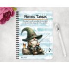 Személyre szabható - Horgász manó és egy sörös kapás mintás A6-os füzet