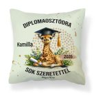 Névvel kérhető Zsiráf mintás párna - 2026 évi Ballagásra