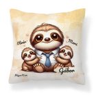 Névvel kérhető - Cuki lajhár Nyakkendős Apa és két gyerek mintás párna