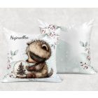 Névvel kérhető - Cuki karácsonyi mosómedve hógömbbel mintás párna